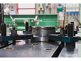 重慶五金沖壓件加工廠，拉伸模出現(xiàn)裂痕如何延長(zhǎng)壽命？