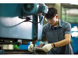 四川五金沖壓件加工廠，潤滑油使用規(guī)范