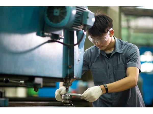 什么是河北五金沖壓件加工廠？模具鉗工的8大操作注意事項(xiàng)