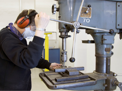 香港沖壓件廠，淺談壓力機(jī)剛度