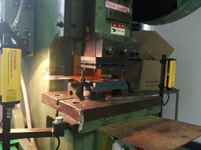 中山鈑金加工廠家有哪些沖床防護設(shè)施？