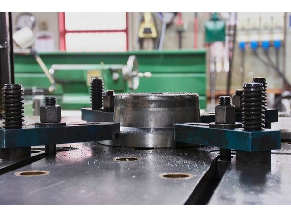 精密五金沖壓模具加工，如何解決廢料上移問題？