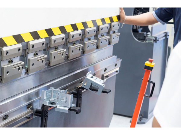 廣東五金沖壓模具加工廠，矩形拉伸件的特點(diǎn)