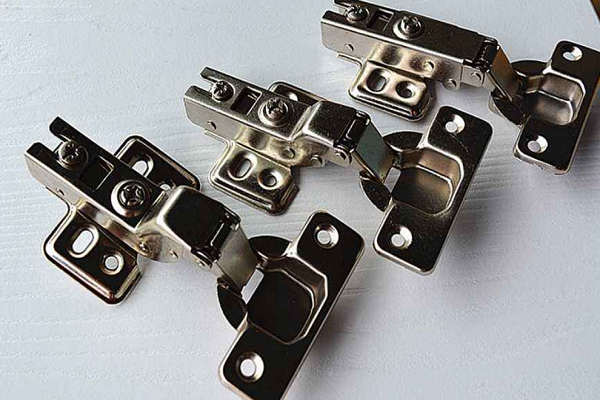 精密五金沖壓加工廠，沖壓件翻孔問(wèn)題及解決方法