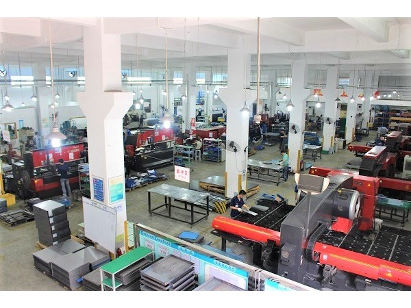 深圳鈑金沖壓加工現(xiàn)場(chǎng)是怎樣的？