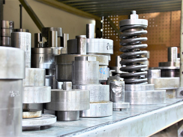 五金沖壓模具多少錢？外發(fā)加工價格_24小時報價