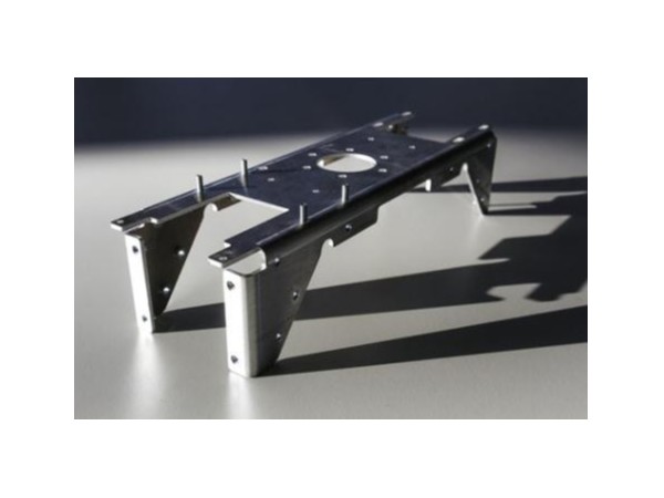 石碣鈑金加工廠的機(jī)柜外殼加工特點